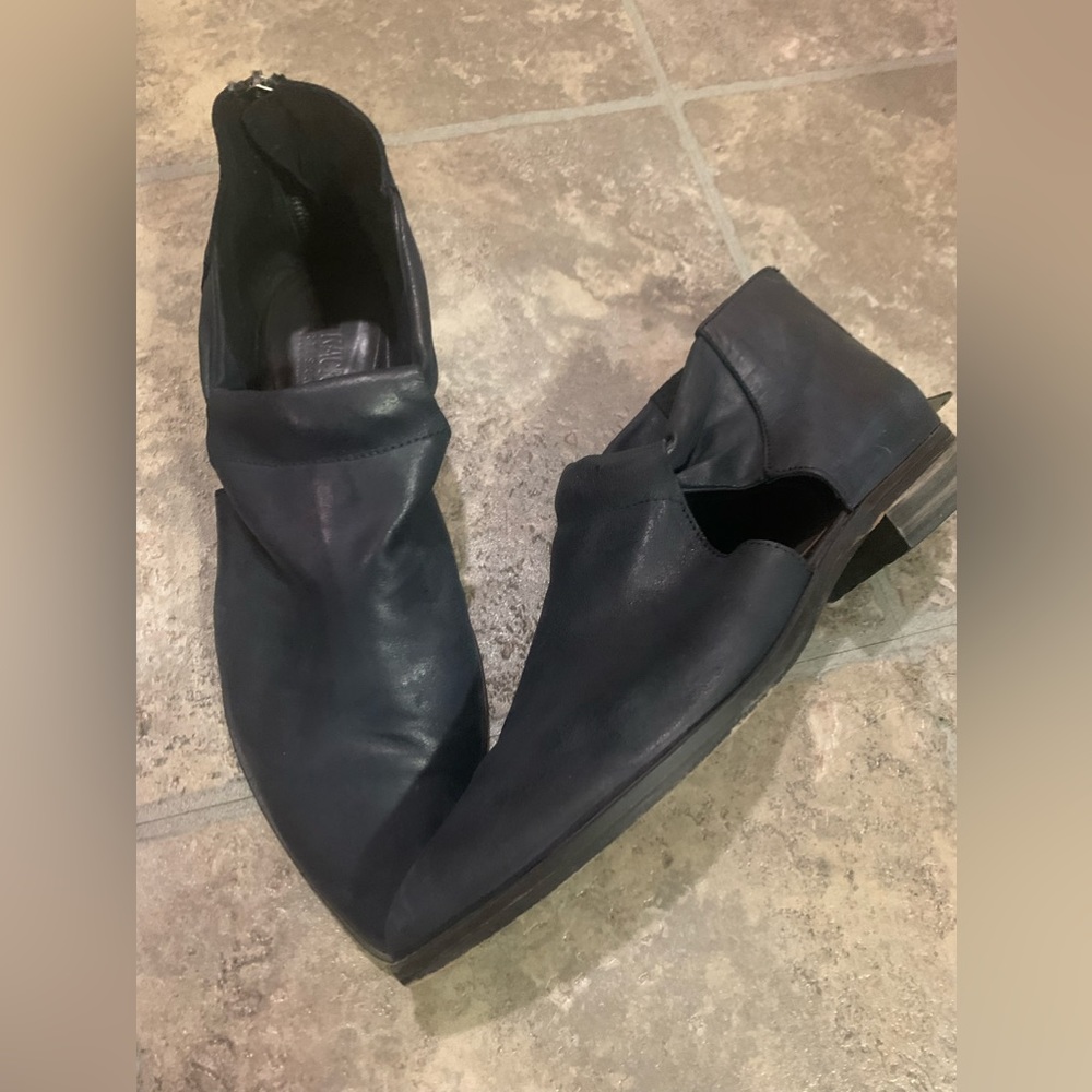 VERACRUZ ARTISAN  SIZE 9 BLUE  BLACK BOOTIE